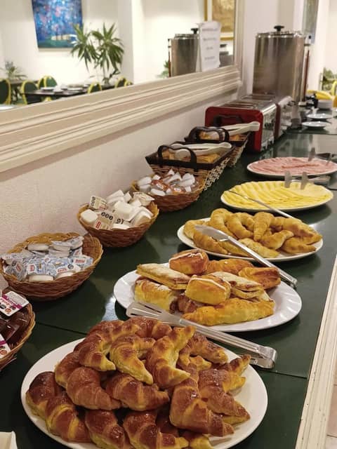 ATLAS TOWER HOTEL — dining