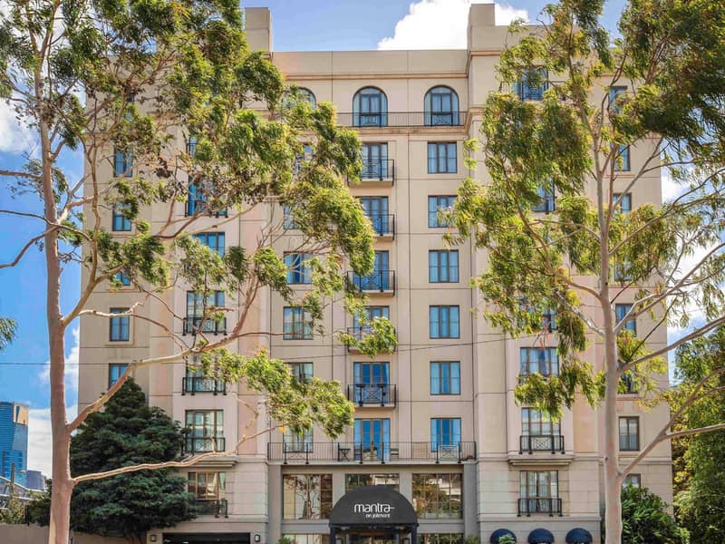 Mantra on Jolimont Melbourne — building