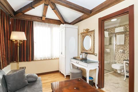 Best Western Empire Palace Hotel & Spa — hotel room
