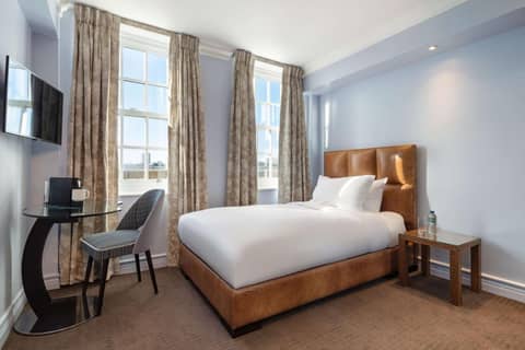 Radisson Blu Hotel, London Bond Street — hotel room