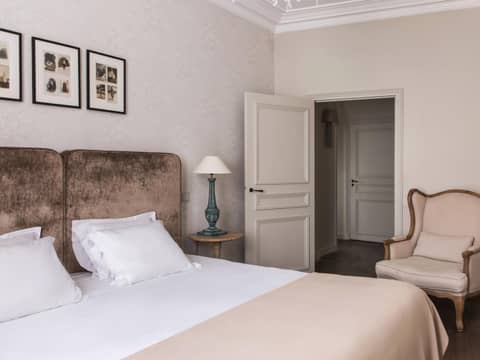 New Hotel Roblin — bedroom