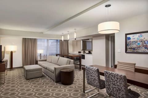 Embassy Suites by Hilton Washington D.C. Georgetown — hotel room