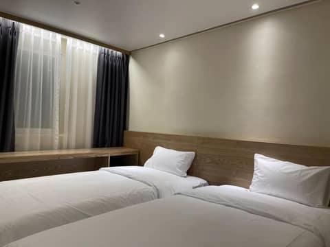 The garden hotel — hotel room