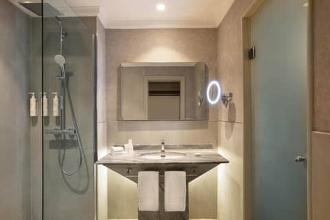 Casablanca Marriott Hotel — bathroom