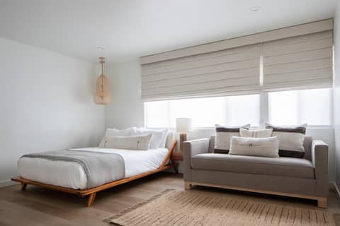 The Pearl Hotel — hotel room