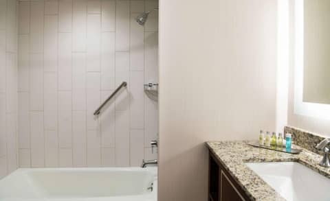 DoubleTree by Hilton Portland — photo 4