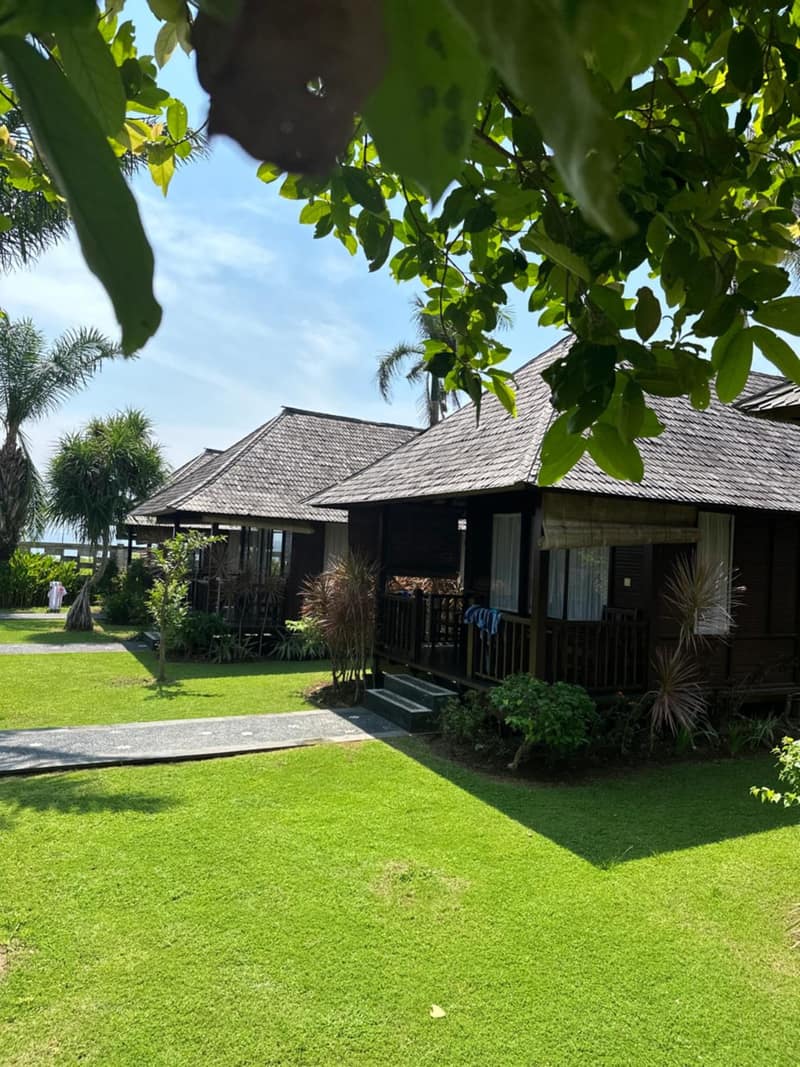 Balangan Surf Resort — building