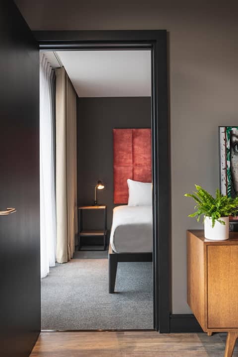 The Gate London City — hotel room