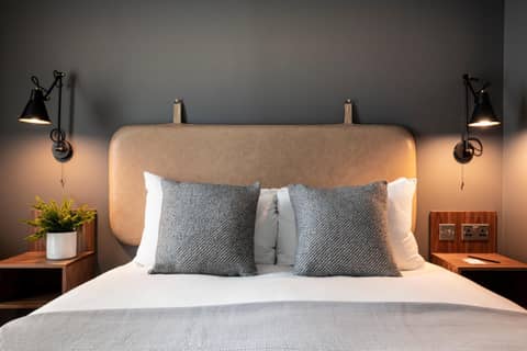 The Gate London City — hotel room