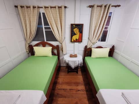 TAVEE Guesthouse — hotel room