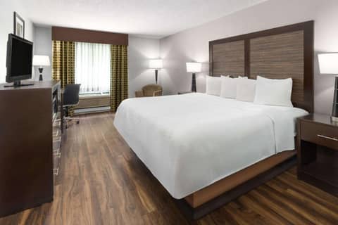 La Quinta Inn by Wyndham Buffalo Airport — photo 7