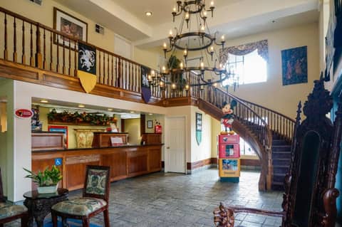 Castle Inn and Suites Anaheim — photo 2