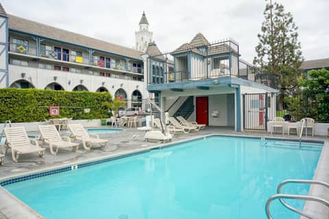 Castle Inn and Suites Anaheim — photo 3