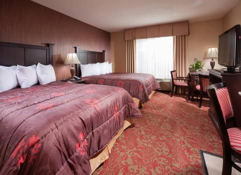 Castle Inn and Suites Anaheim — hotel room