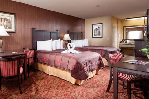 Castle Inn and Suites Anaheim — hotel room