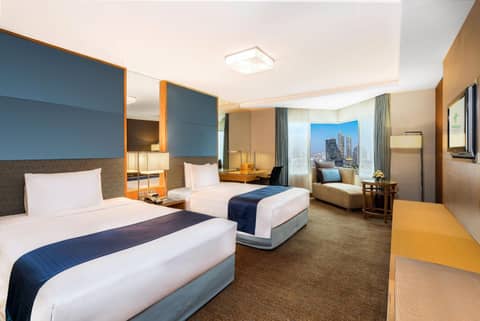 Holiday Inn Bangkok Silom by IHG — hotel room