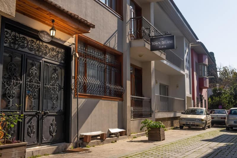 Old Town Deluxe Flats — building