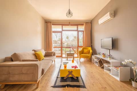 Old Town Deluxe Flats — hotel room