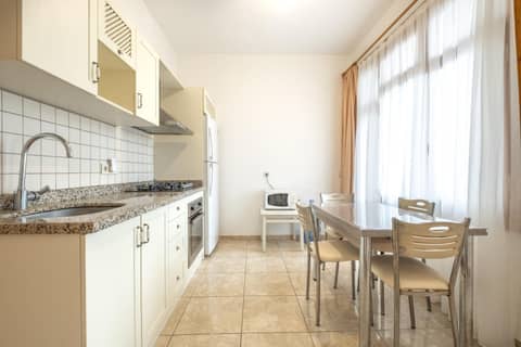 Old Town Deluxe Flats — kitchen