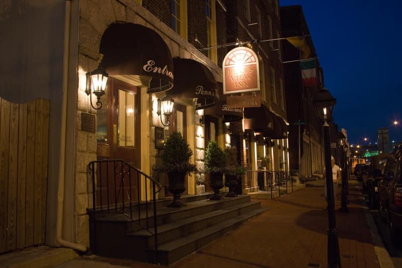 Penn's View Hotel Philadelphia — building