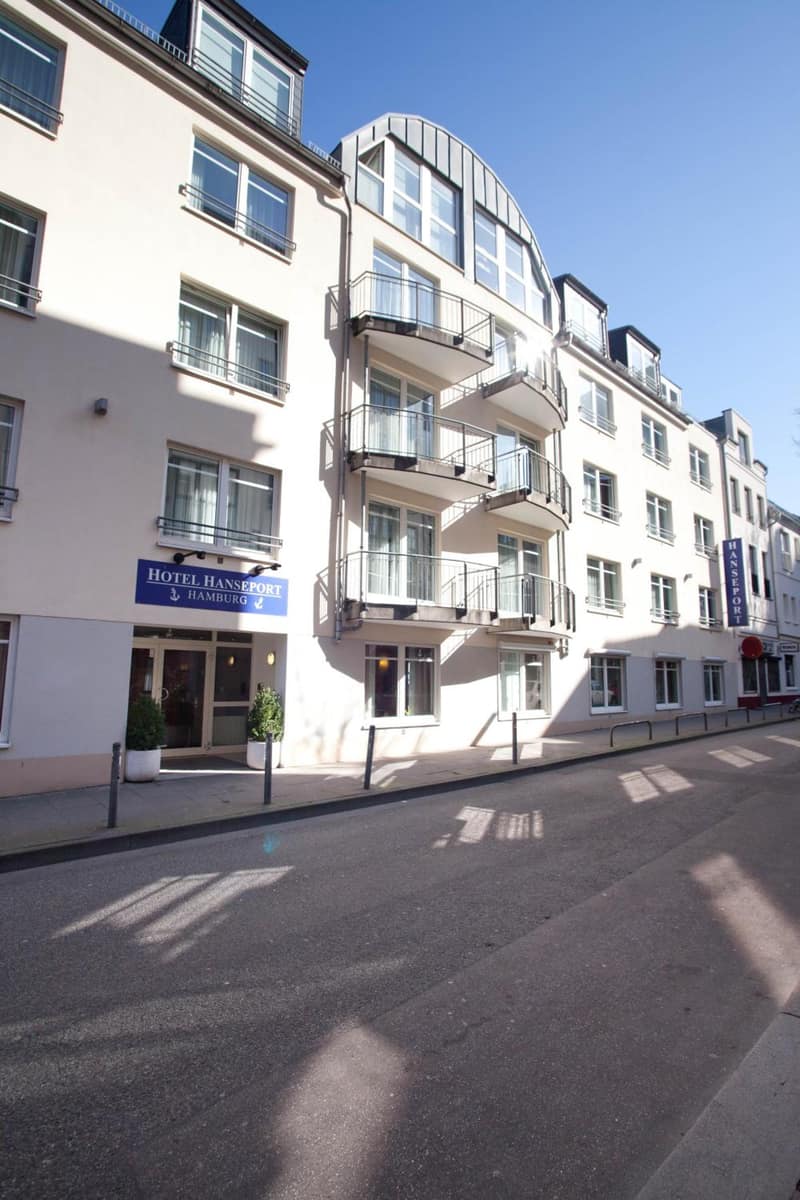 Hotel Hanseport Hamburg — building