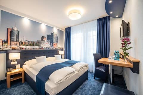 Hotel Hanseport Hamburg — hotel room