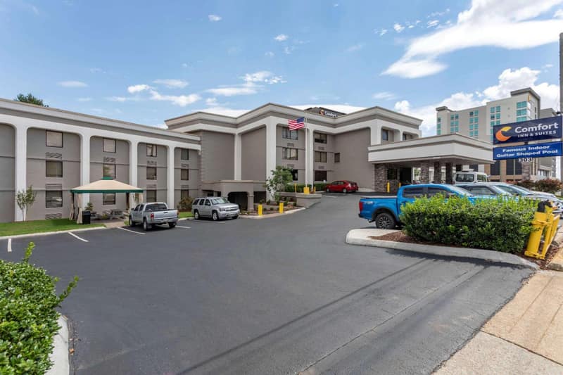 Comfort Inn & Suites Nashville Downtown - Stadium — building