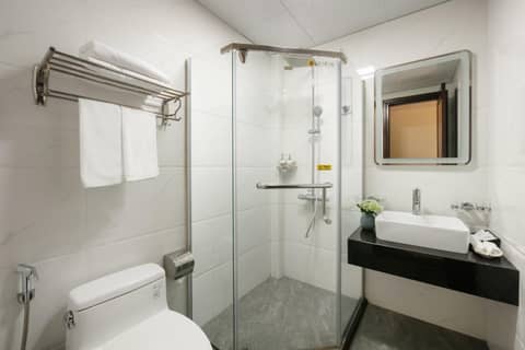 The West Hotel & Spa — bathroom