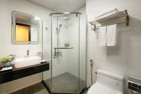 The West Hotel & Spa — bathroom