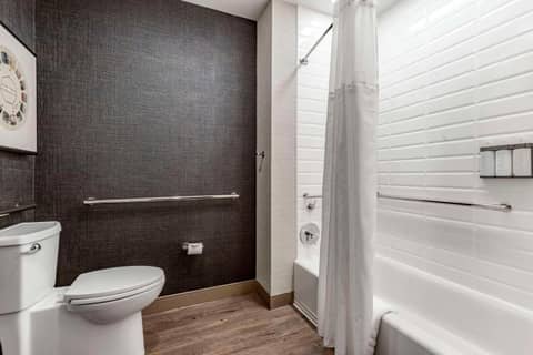 Cambria Hotel Savannah Downtown Historic District — photo 4