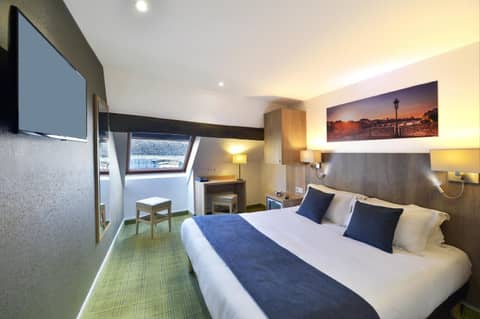 Hôtel Eugénie — hotel room