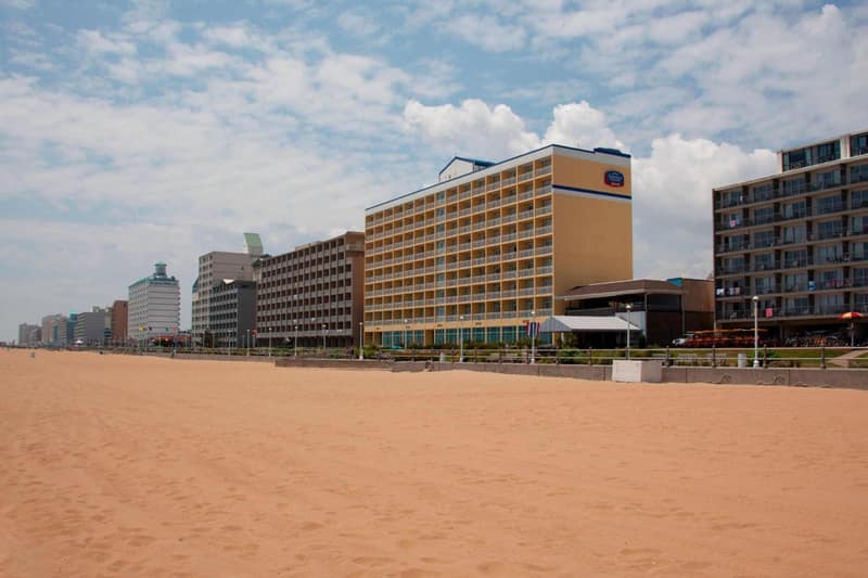 Fairfield Inn & Suites by Marriott Virginia Beach Oceanfront — building