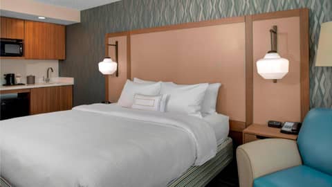 Fairfield Inn & Suites by Marriott Virginia Beach Oceanfront — hotel room