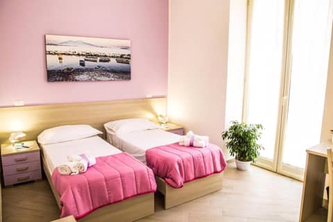 Borgo Angioino — hotel room