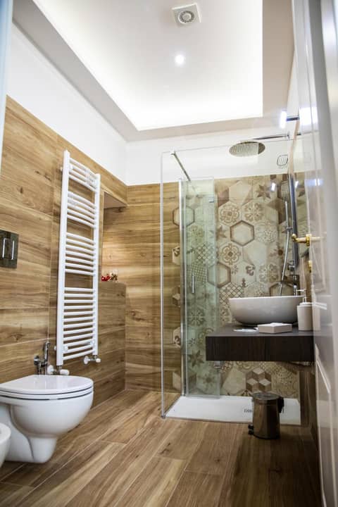Borgo Angioino — bathroom