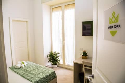 Borgo Angioino — hotel room
