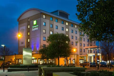 Holiday Inn Express London - Wandsworth by IHG — building