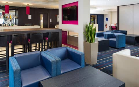 Holiday Inn Express London - Wandsworth by IHG — hotel reception