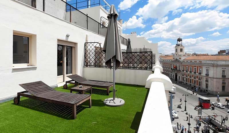 Hotel Moderno Puerta del Sol — balance & terrace