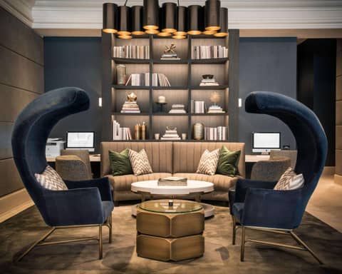 LondonHouse Chicago, Curio Collection by Hilton — hotel reception