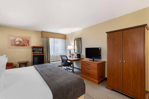 Best Western Plus The Charles Hotel — photo 9
