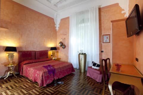 Palazzo Lombardo — hotel room