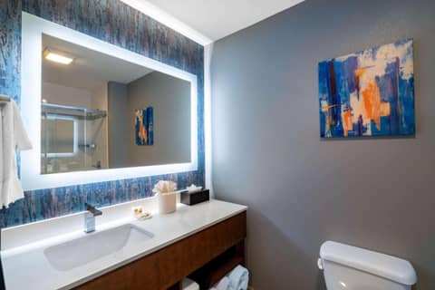 La Quinta Inn & Suites by Wyndham Louisville NE - Old Henry Rd — photo 6