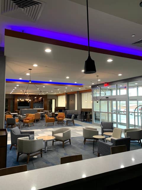 La Quinta Inn & Suites by Wyndham Louisville NE - Old Henry Rd — photo 8