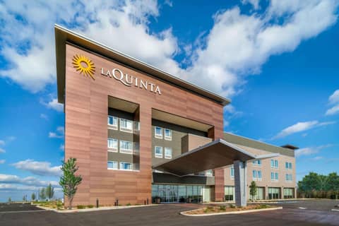 La Quinta Inn & Suites by Wyndham Louisville NE - Old Henry Rd — photo 9