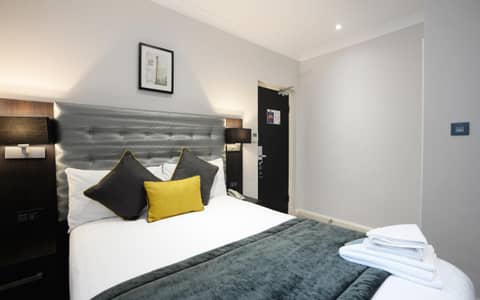The 29 London — hotel room
