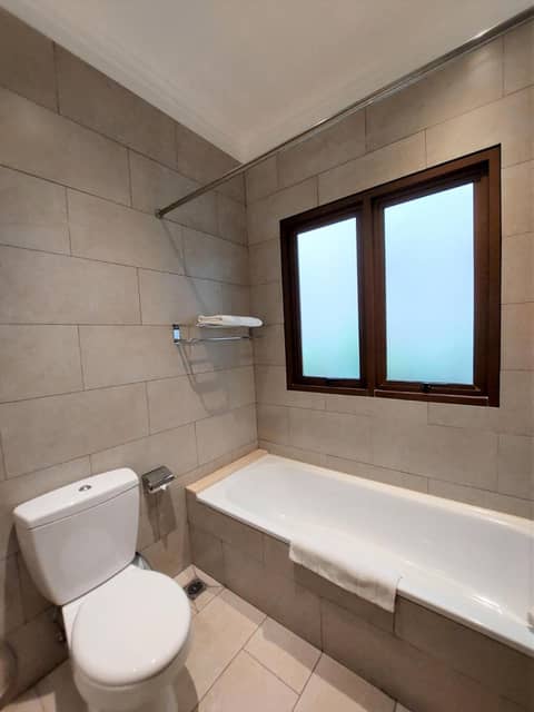 Via Renata Prapanca — bathroom