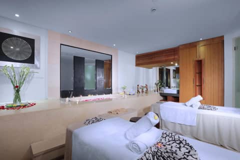 Lv8 Resort Hotel — recepcion & lobby