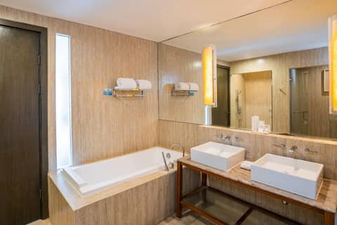 Lv8 Resort Hotel — bathroom