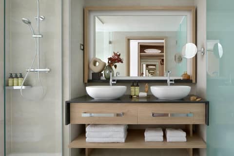 ME by Meliá Barcelona — bathroom